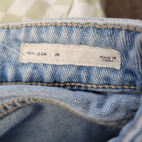 PacSun Women's 26 Mom Jean Light Wash Denim Distressed Cropped Ankle Jeans - Picture 9 of 9